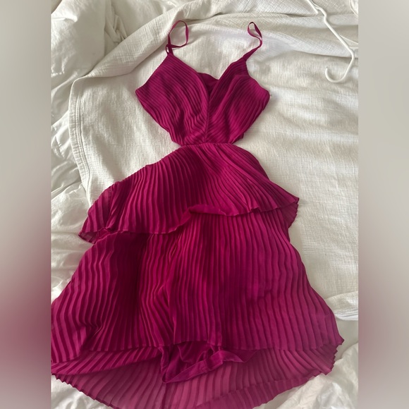 Express Maxi Pink Cutout pleaded material dress! - Picture 5 of 5